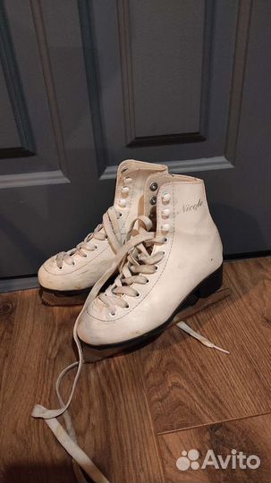 Коньки фигурные nicole