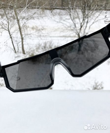 Очки спортивные зеркальные солнцезащитные чёрные