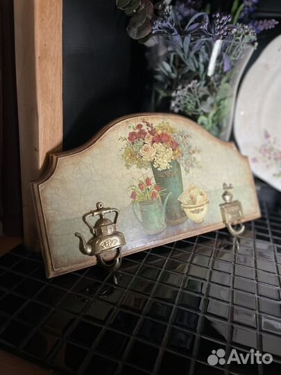 Панно-Вешалка для кухни с латунными крючками