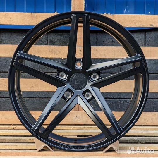 Кованые диски R22 GT Forged на Lexus LX