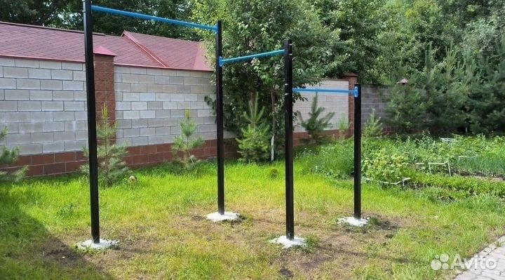 Уличный турник для всей семьи можно и качели