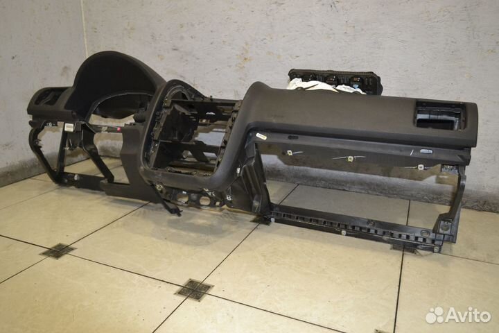 Торпедо Volkswagen Jetta 5