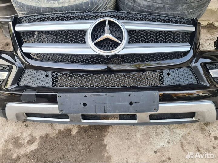 Передний бампер Mercedes GL166