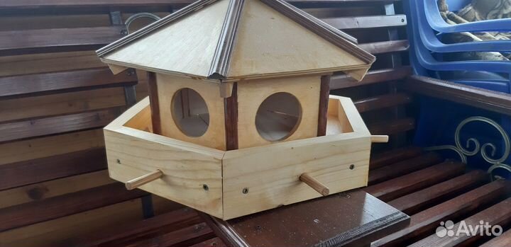 Кормушка для птиц из дерева