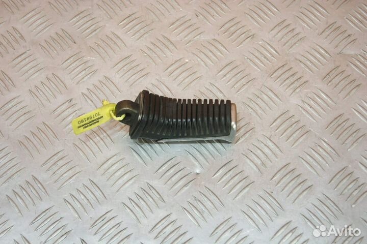 Подножка водителя левая Suzuki Intruder 400