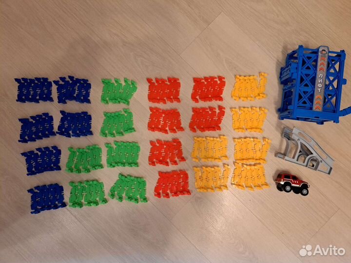 Гибкий трек с машинкой