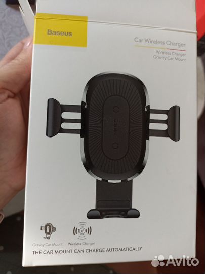 Автомобильный держатель с беспроводной зарядкой