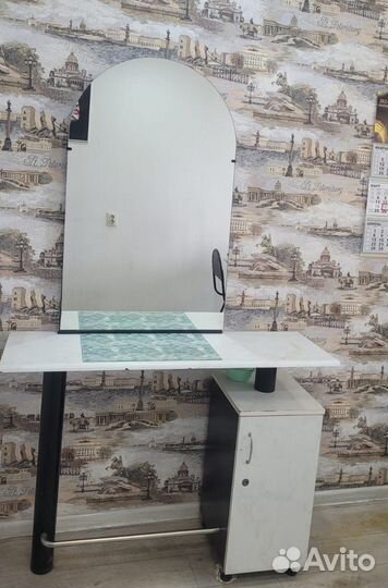 Парикмахерское зеркало