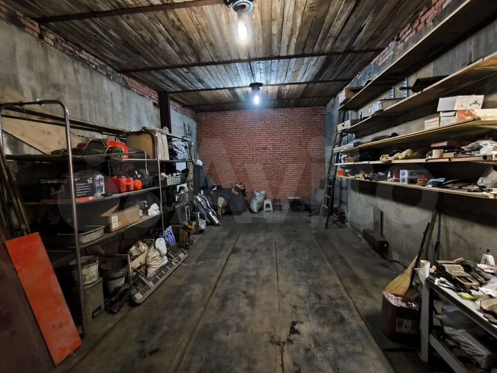 Гараж, > 30 м²