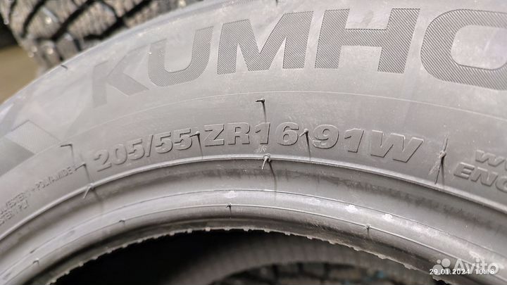 Kumho Ecsta HS52 215/45 R16 90V