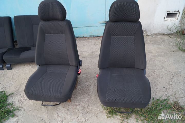 Сиденья Шевроле Нива комплект, есть дефекты