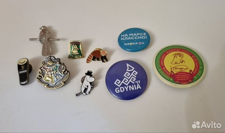 Значки и броши разные
