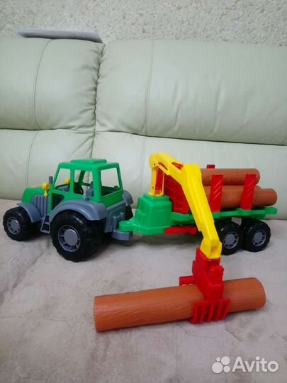 Детский трактор с прицепом