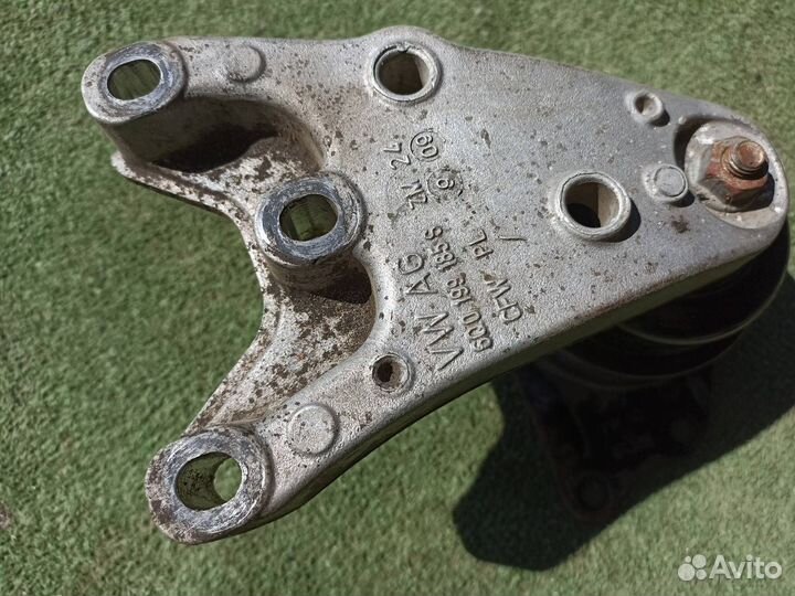 Опора двигателя (Подушка) правая Skoda Fabia 2