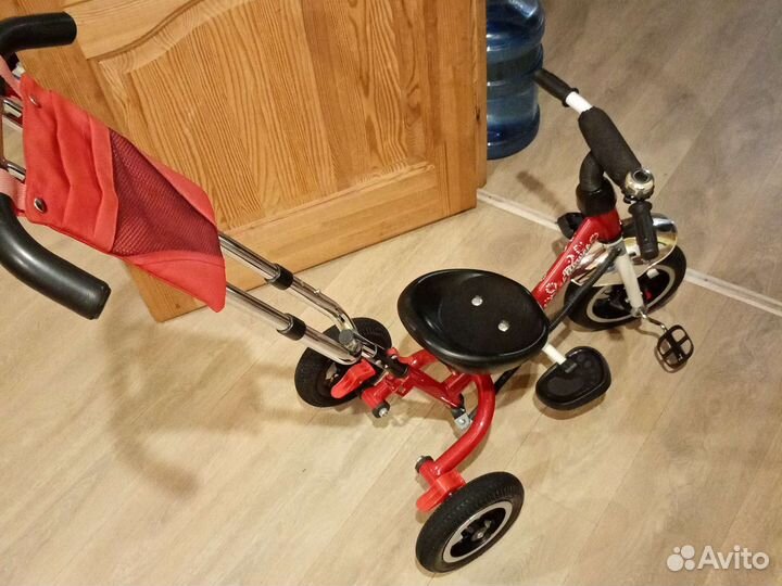 Трехколесный велосипед с ручкой