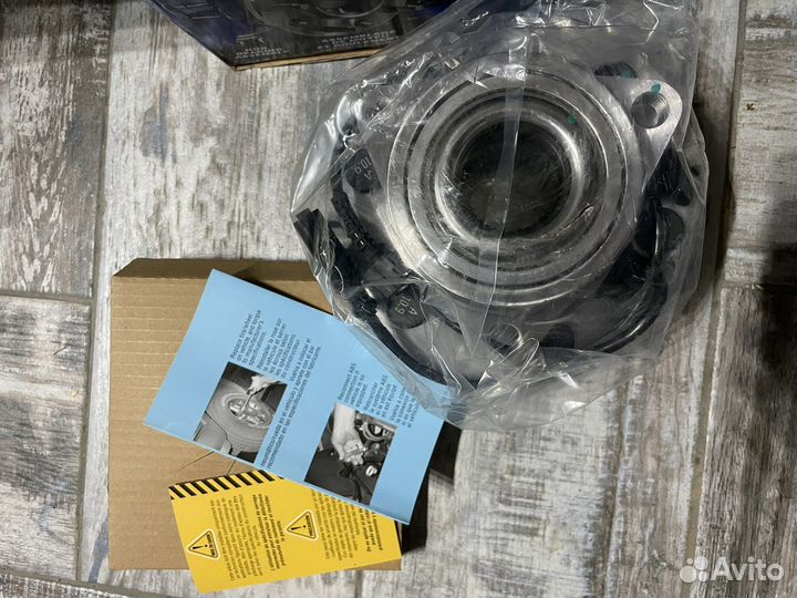 Ступичный подшипник Cadillac Escalade