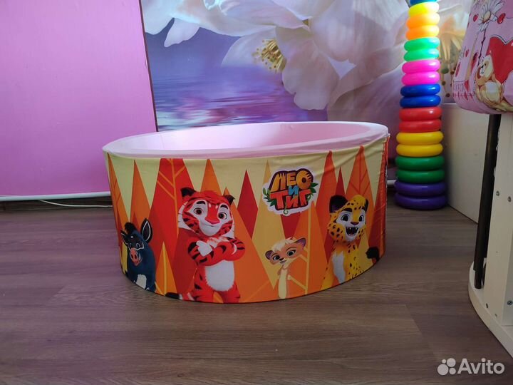 Сухой бассейн с шариками