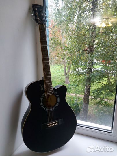 Акустическая гитара