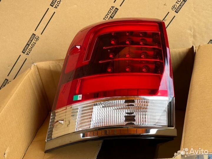 Фонарь в крыло левый Toyota Lc200 15-21