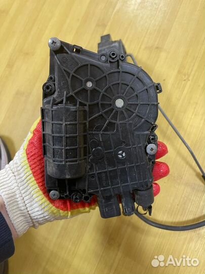 Замок в сборе правый задний BMW 51227185688