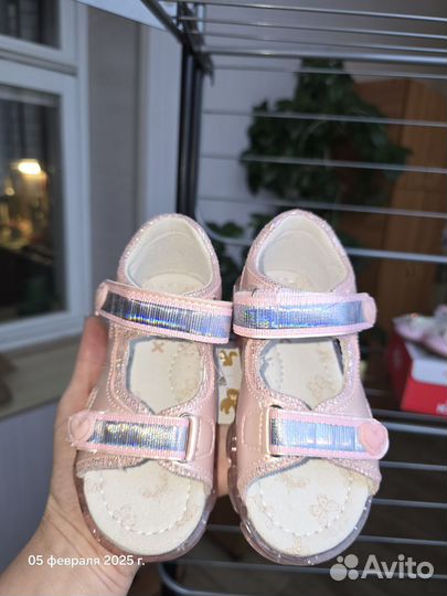 Босоножки для девочки 24 размер новые