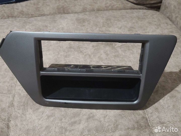 Штатная рамка магнитолы кио рио 3