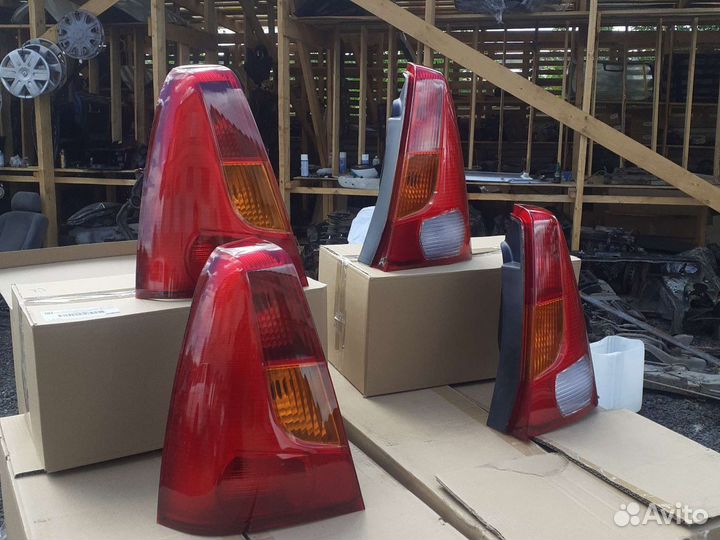 Задние фонари Renault Logan дорестайлинг