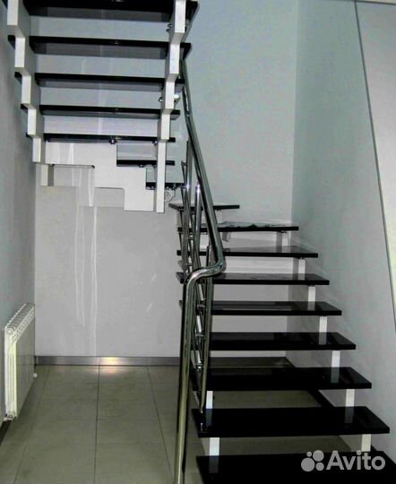 Прямая лестница на металлокаркасе