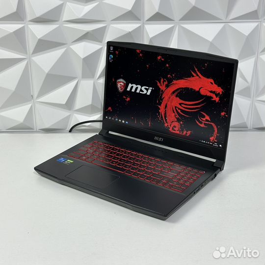 Мощный игровой ноутбук MSI Katana