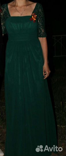 Платья зелёное и бордовое