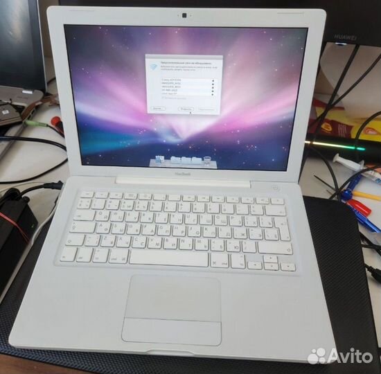 Белый Apple MacBook А1181