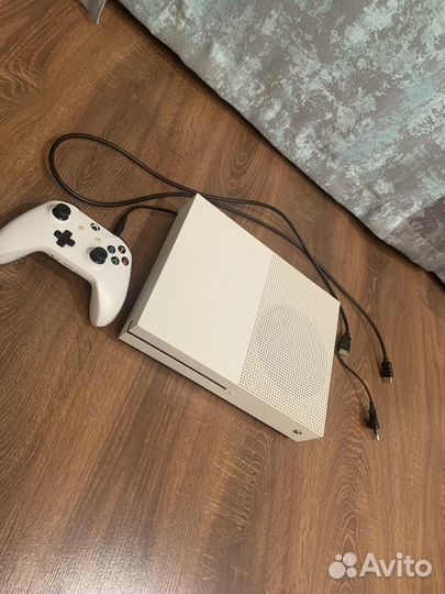 Xbox One s,gta5 и deus ex mankind divided подарок