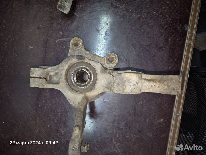 Поворотный кулак renault logan 1 левый