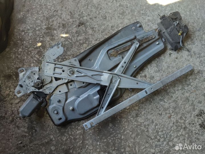 Стеклоподъемник передний правый Laguna 1