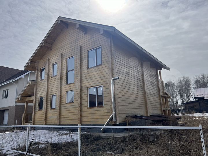 Дом 223 м² на участке 6 сот.