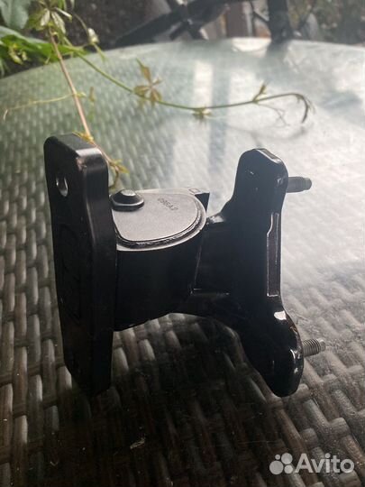 Петля водительской двери мерседес cls 2018-н.в