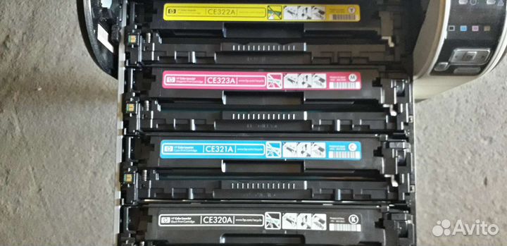 Принтер hp CP1525n, заводские картриджи