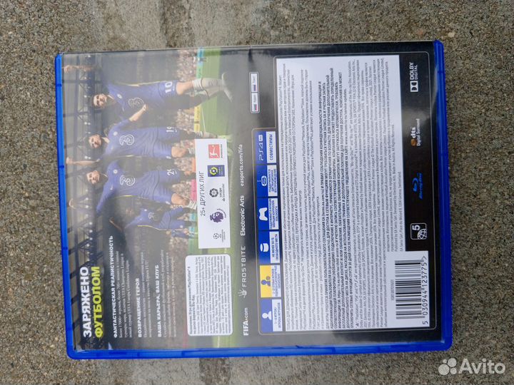 Диск на ps4 FIFA 22