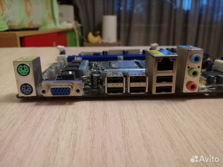 Продаю материнскую плату модель: ASrock H61M-V5