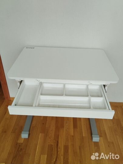 Растущая парта, стол письменный для школьника