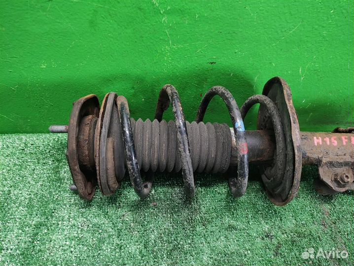 Стойка амортизатора передняя левая Toyota Auris E