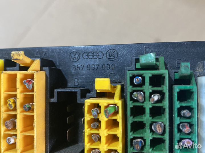 Блок предохранителей VW Transporter T4