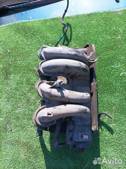 Впускной коллектор Renault Logan 2017