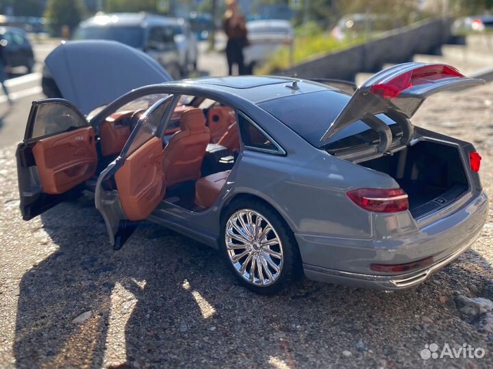 Металлическая Машинка Audi A8 / Лимузин 1:24