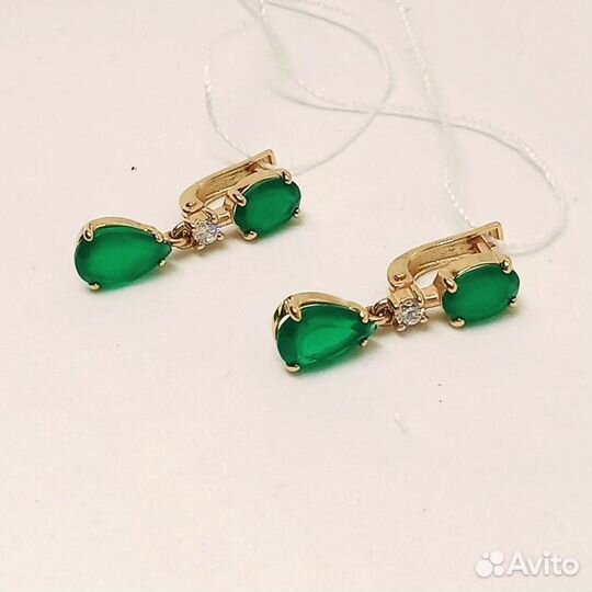 Золотые серьги с камнем