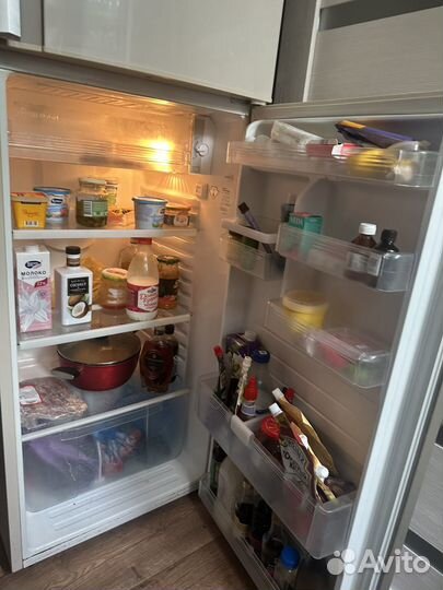 Продам холодильник Sharp