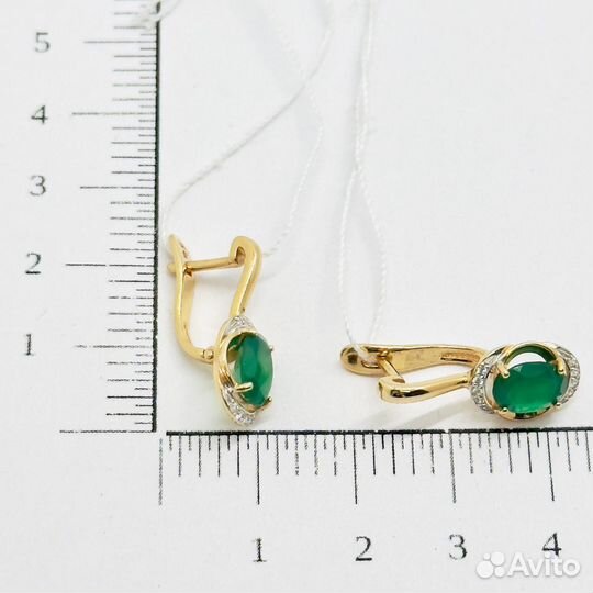 Золотые серьги с камнем