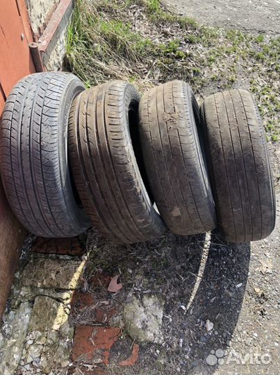 Yokohama BluEarth AE01B 215/60 R16