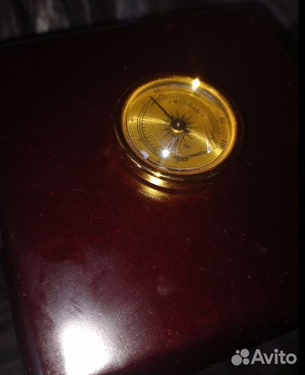 Хьюмидор с гигрометром и увлажнителем