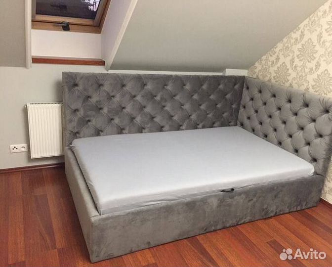 Кровать с мягким изголовьем